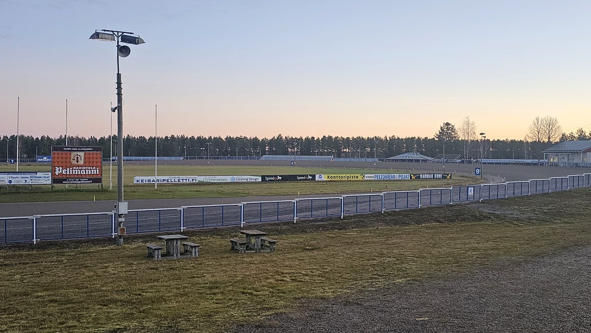 Torstain 24.10. Nikulan raveissa varsin hyvät olosuhteet lokakuun lopulle. Poutaa ja aurinkoa päivälle ja illastakin lämpöä vajaa 10 astetta. #ravit #nikula #kaustinen