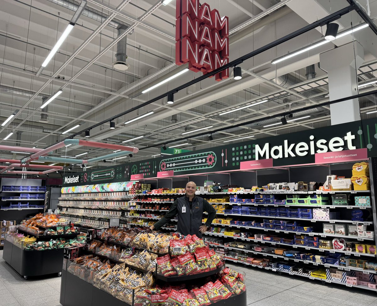JeskanenKirsi's tweet photo. Alkaapa olemaan Rauman makkein kauppa. Hymyilyttää Mikaa, enää pientä hipistelyä ja uudistus on valmis. Osuuskauppa Keulan lippulaivassa kattavin valikoima, halvin hinta ja ammattilaiset töissä🍭🍬
#kaikkeaon #prismarauma #keula #ihankeulassa #raumanparas #rakastunutraumaan https://t.co/AtiGI06oHl