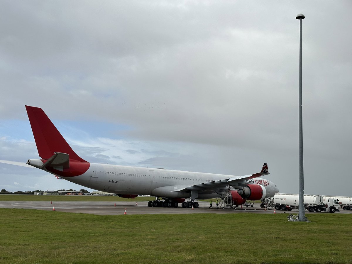 cameracrewcraig's tweet photo. @airlinevideos Hey Kevin, I took these yesterday at Wales’s small international airport 🏴󠁧󠁢󠁷󠁬󠁳󠁿 CWL. They’ve just started multiple weekly cargo flights there. I actually flew on this plane when it flew with Virgin as ‘Dancing Queen’ It dwarfed the terminal. Caught it departing as well ✈️ https://t.co/Mxt8mhXnK1