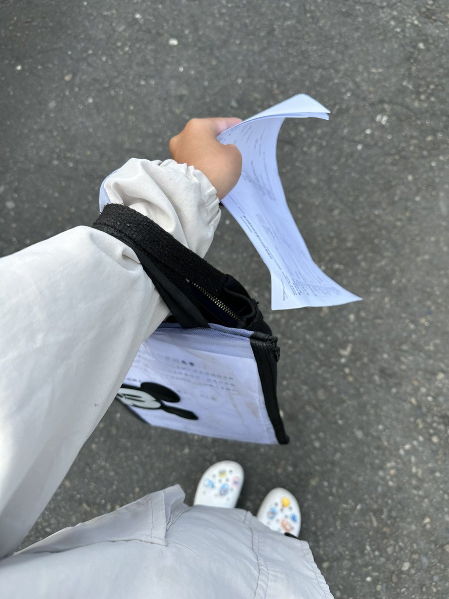 都沒有門牌號碼😡

然後地圖又找不到地方ಠ_ಠ

每次簽新約 狗狗永遠找不到路🤣

然後都要打給家屬 問怎麼走

為什麼房子會沒有門牌號碼😤

房子還蓋的那麼像😖 https://t.co/pUA1XKOMp3