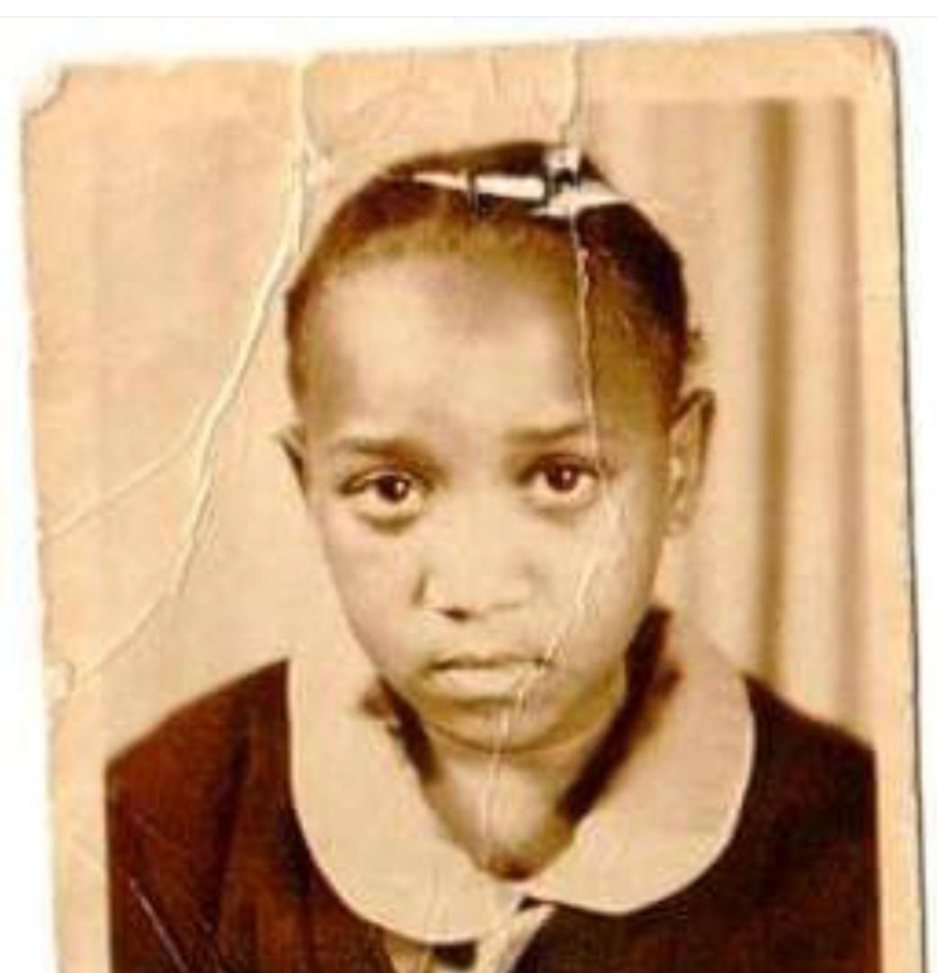 MsBooSZ's tweet image. Grade 2 library ID photo
#snls #marcian #lokwaaaa