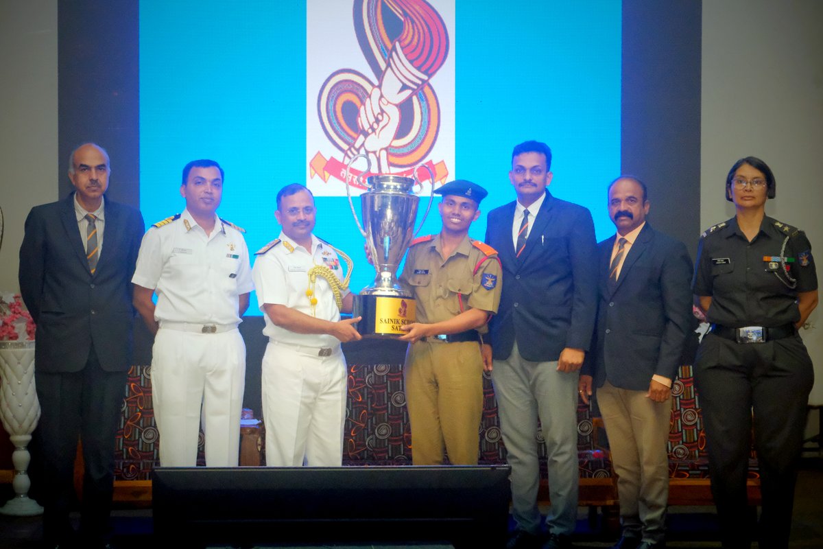 sainik_satara's tweet photo. The Defence Entry Trophy, Academic Tophy (Seniors) and Academic Trophy (Juniors) were bagged by Rana Pratap House, Lal Bahadur Shastri House and Nehru House respectively. School Magazine 'Ajinkya' for AY 2023-24 was also released by Chief Guest. https://t.co/YMVWSk03Hi