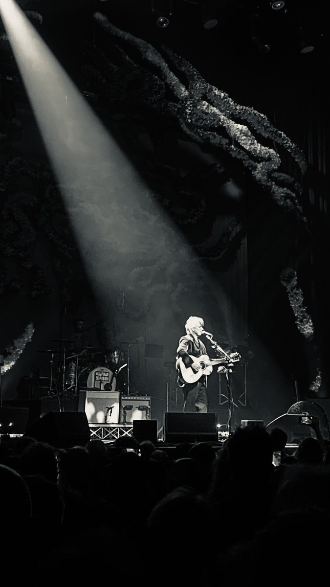 WonderingMomNL's tweet image. Avondje #CrowdedHouse in @013 was gooeeeeddd!! 🎶🤩