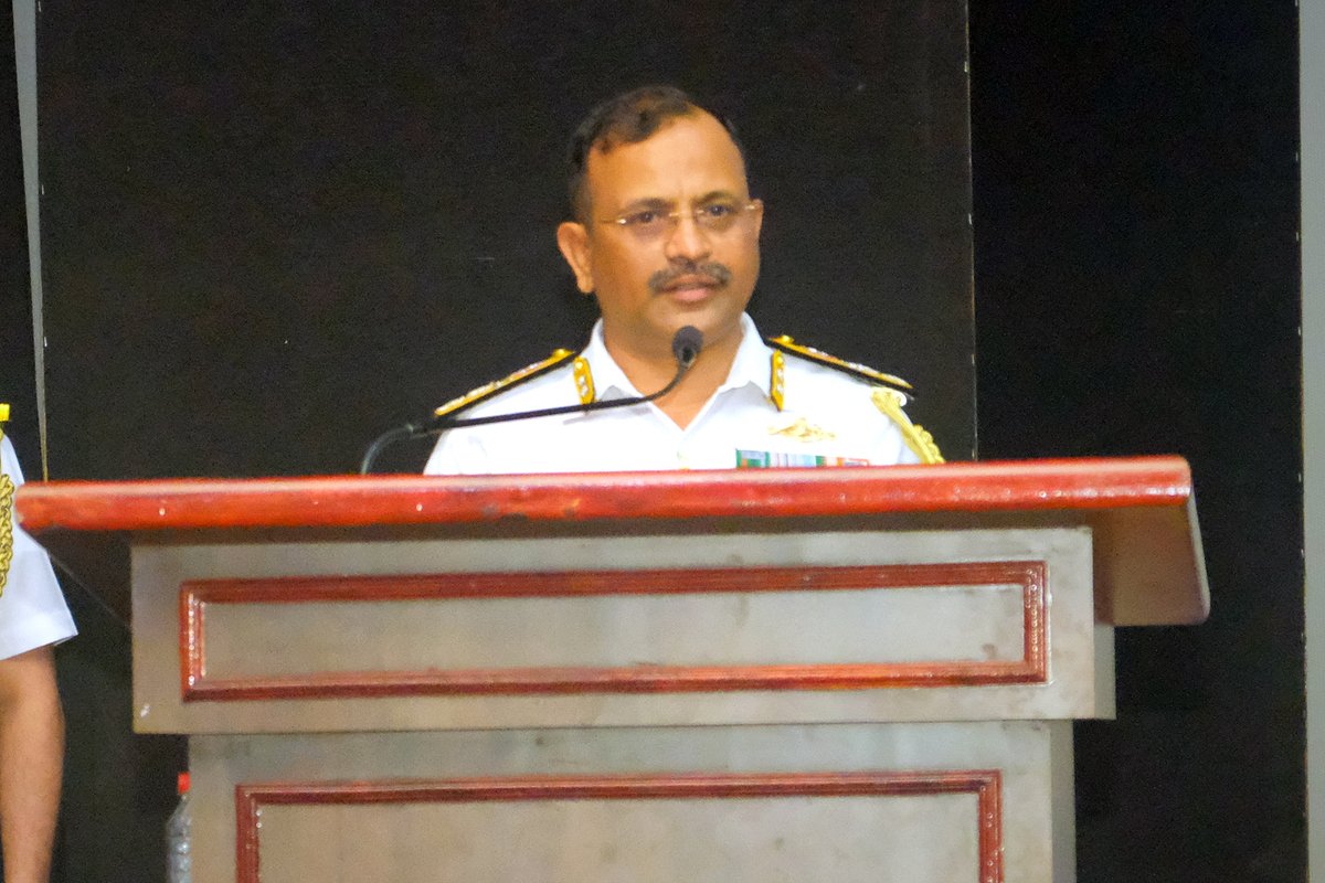 sainik_satara's tweet photo. The Chief Guest in his address congratulated the Officers,staff &amp; cadets for the wonderful achievements in the AY 2023-24 &amp; wished them all success in the future. The admiral also gave a presentation on 'Career options in the Indian Navy' with special emphasis on Submarine Arm. https://t.co/aYWv4wD9se