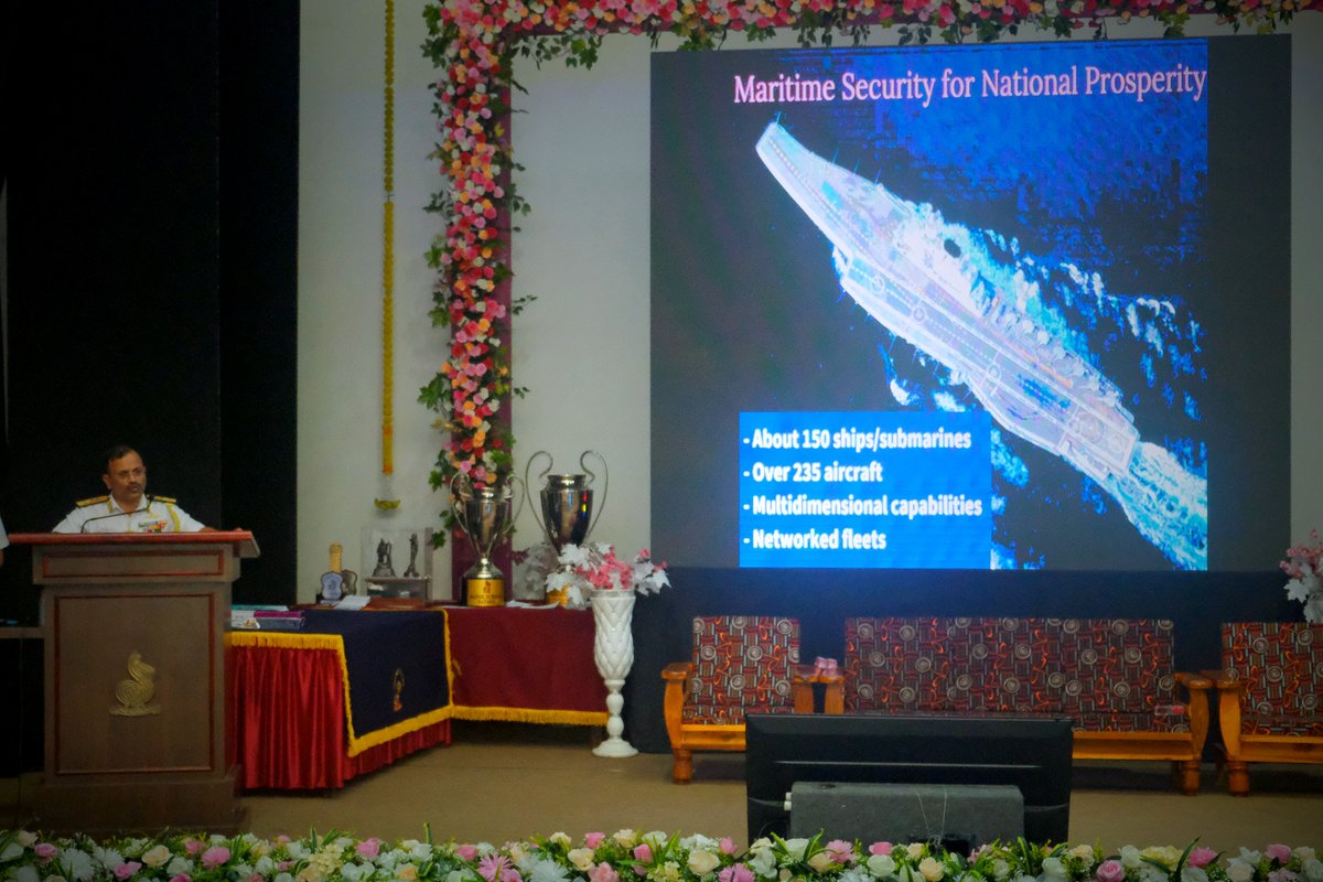 sainik_satara's tweet photo. The Chief Guest in his address congratulated the Officers,staff &amp; cadets for the wonderful achievements in the AY 2023-24 &amp; wished them all success in the future. The admiral also gave a presentation on 'Career options in the Indian Navy' with special emphasis on Submarine Arm. https://t.co/aYWv4wD9se