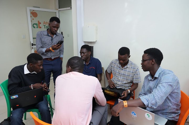 TheRandomGuyX's tweet photo. Day has started Africa's Talking @ATCommunityKla
Summit
#BuildWithAT
#Summit24
#WeLoveNerds https://t.co/PbGRDojg4t