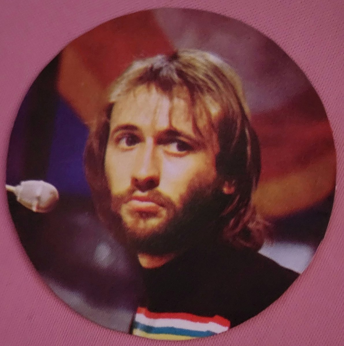 bgscucumbercas1's tweet photo. Had a wee little gem of #HappyMail yesterday... a collector card of Maurice! I love snagging these up every now and then, just something fun to add to my @beegees binder β€οΈ π πΆ
#MauriceGibb #BeeGees #Tonibell #PopStarCameos #Mirabelle #CollectorCard #BeeGeesCollector https://t.co/iLuhcmeXzo