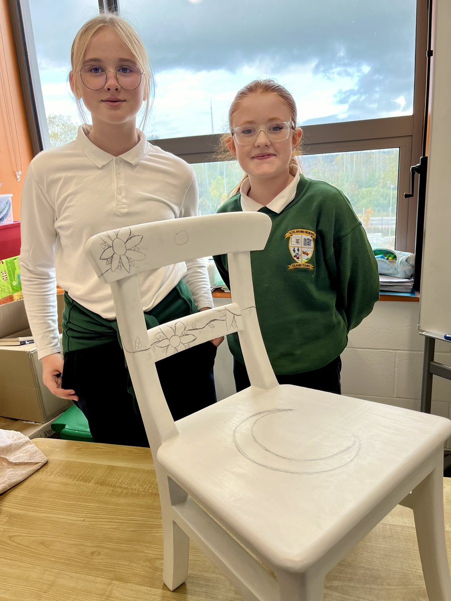 SNPKanturk's tweet photo. Creative Chairs Update

We’ve worked hard on our designs and now we’re at the painting stage. 

#CreativeChair 

@StMartinDublin #TheMovingCrib https://t.co/zr4dZdV6m0