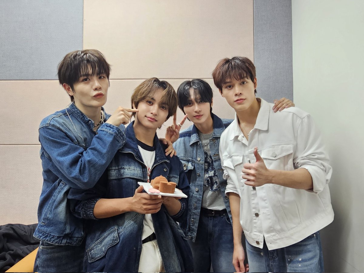 prinxesta's tweet image. I like izx but hori7on hits different 🥹 

#HORI7ON @HORI7ON_twt #IZX @izx_official