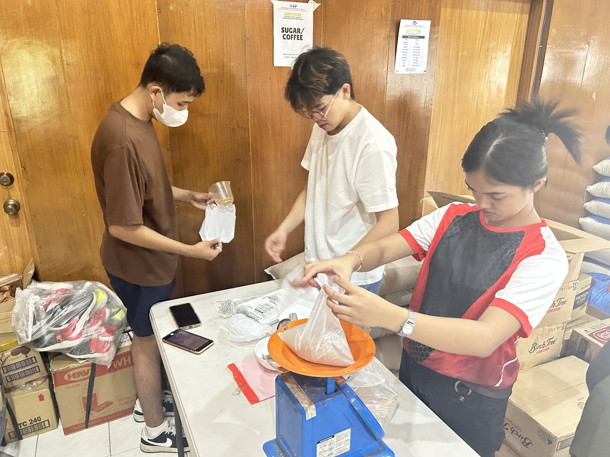 pads_nosi's tweet image. Today, we started repacking relief goods. 

We heed the call for food relief.