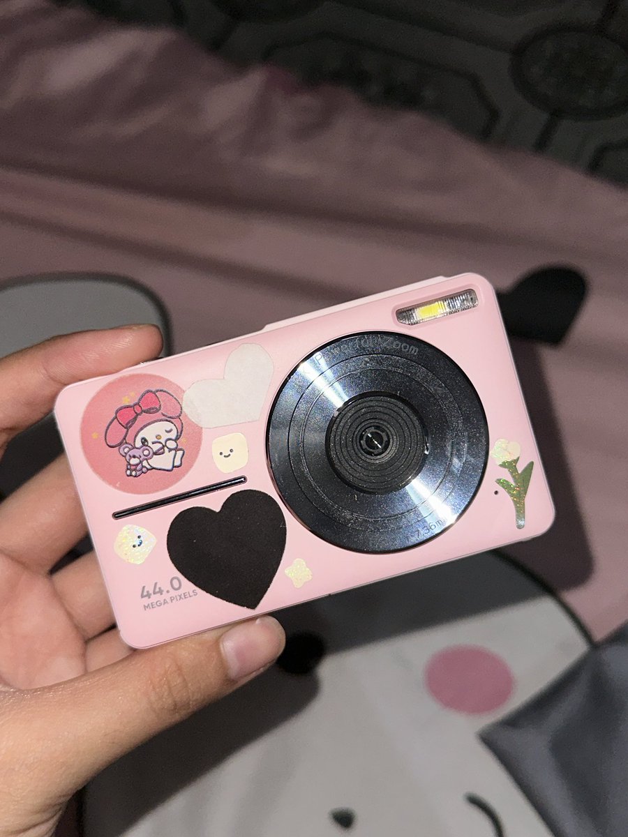 whozaeri's tweet photo. wts lfb cheap pink digital camera

- 44.0 megapixels
- 16× zoom
- with flash
- can record video
- 2010 vibes   
- no issues 
- like new (used twice) 

₱850 only!!!! 
bought this for ₱₱₱₱ :-(( 

mop: gcash

#. wtslfbdigicampink2010wtblfs https://t.co/1uhOnLgEg0