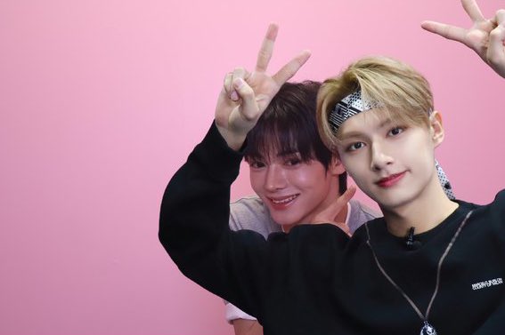 feelDaaVibe_'s tweet photo. CHINA LINE 🇨🇳💕
เฮียจวิ้น (🐱) & เฮียเจิ้น (🐰)
#SEVENTEEN #JUN
#TWS #HANJIN #SVTWS https://t.co/bd8Jx1t3x2
