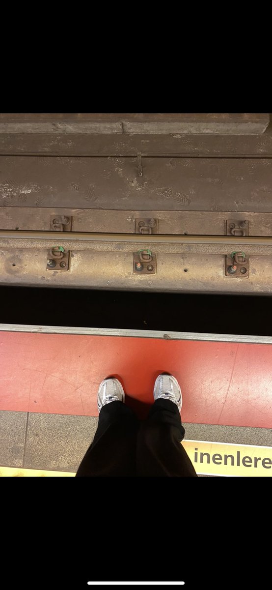 Dün kulaklık adaya veda etti