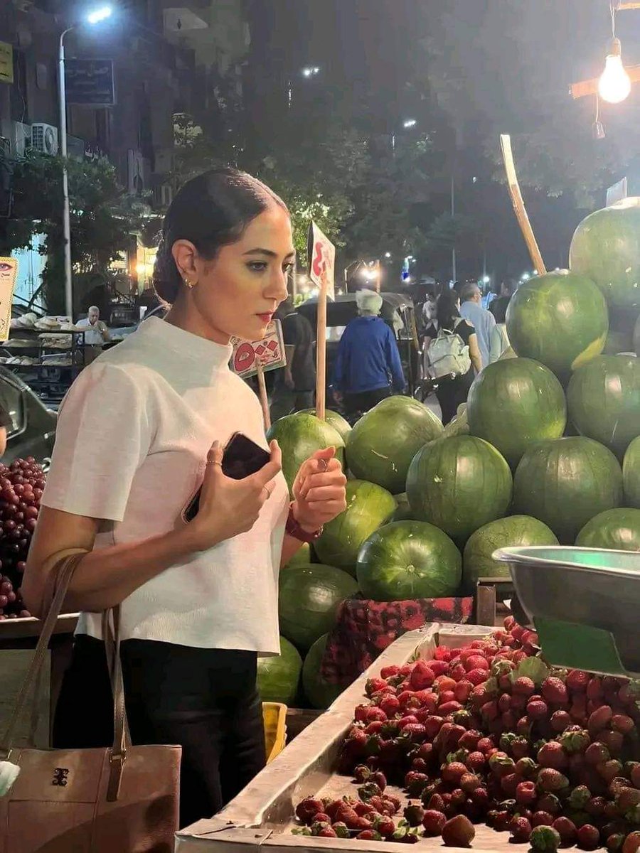 لما صاحبتك بتاعت زايد تنزل السيدة وتلاقي كيلو الفراولة بـ11 جنيه وعندهم بـ 70 جنيه