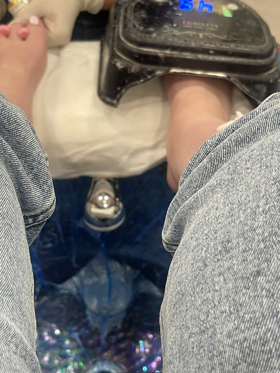 EllieBeige's tweet photo. Pedicure done. Feet pics ready 🫶🏼 message me to secure them 😈 https://t.co/5Eb4fAVONx