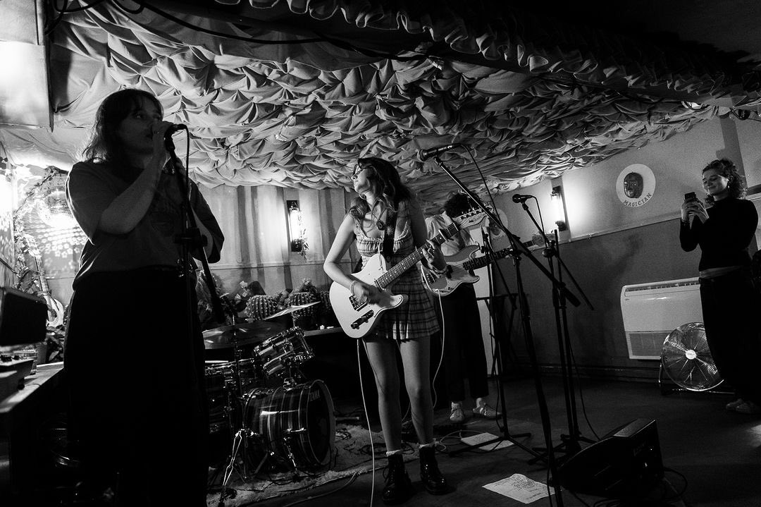 Creative Sounds UK (@csuk1) on Twitter photo Thanks to
📸 @magda_campagne
for taking these photos of <a href="/melinabmusic/">melina blanco</a> at <a href="/loudwomenclub/">💋 LOUD WOMEN 💋</a> in aid of <a href="/bloodygood__/">Bloody Good Period</a> 💋 ;)
#NewMusic2024 #indiepop
#newmusic #music
#fyp #fypシ
#concert #livemusic #independentartist Thanks to
📸 @magda_campagne
for taking these photos of <a href="/melinabmusic/">melina blanco</a> at <a href="/loudwomenclub/">💋 LOUD WOMEN 💋</a> in aid of <a href="/bloodygood__/">Bloody Good Period</a> 💋 ;)
#NewMusic2024 #indiepop
#newmusic #music
#fyp #fypシ
#concert #livemusic #independentartist