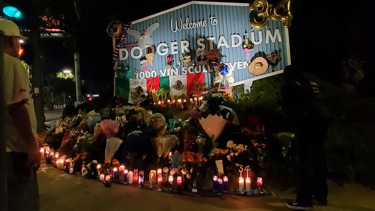 militantangleno's tweet photo. Midnight vigil at The Stadium.

#Dodgers #RIPFernandoValenzuela #RIPFernando https://t.co/uRrTPzIZEP