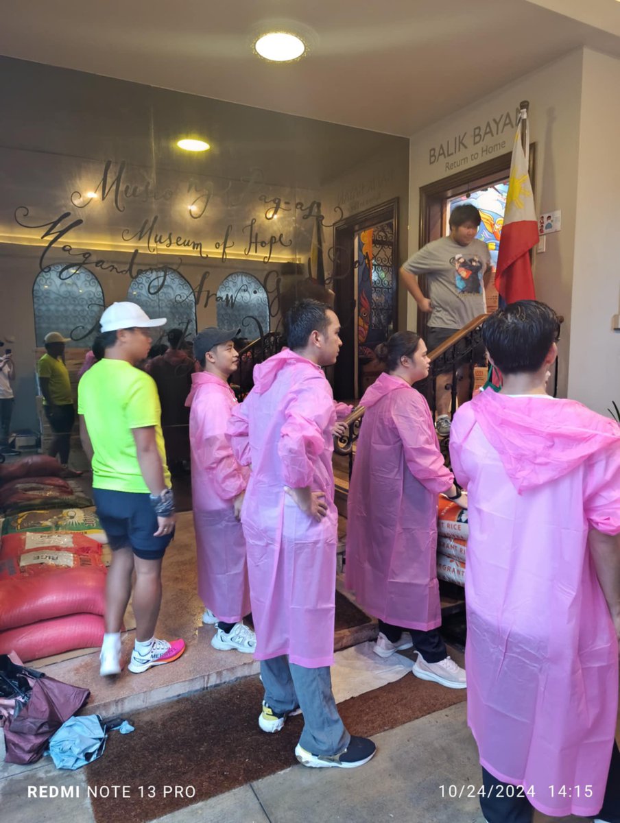 heyItsMeiJi's tweet photo. Nag volunteer yung pamangkin ko sa Angat Buhay HQ at ang sabi niya na grabe daw ang buhos ng mga donations doon! Iba talaga kapag may tiwala ang mga tao, willing talaga sila magbigay ng tulong dahil sure sila na makakarating sa mga nangangailangan ang tulong nila. https://t.co/Usrj9jbu1N
