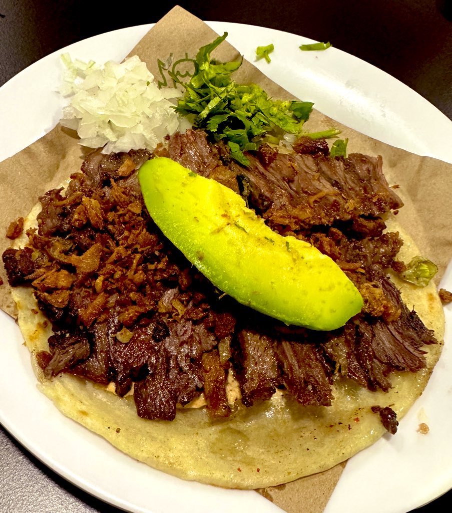 eliassolorio's tweet photo. Tocaron Tacos de  Los Atarantados @atarantados de la Roma. Permiso. https://t.co/dGyhsRf5Sd
