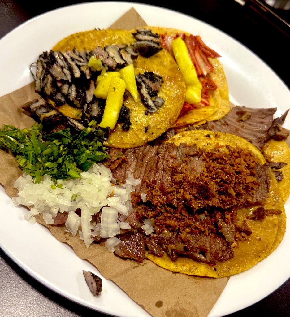eliassolorio's tweet photo. Tocaron Tacos de  Los Atarantados @atarantados de la Roma. Permiso. https://t.co/dGyhsRf5Sd