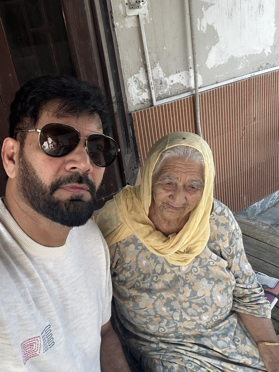 JJassiOfficial's tweet image. Mata naaal Selfian
#punjab #pind