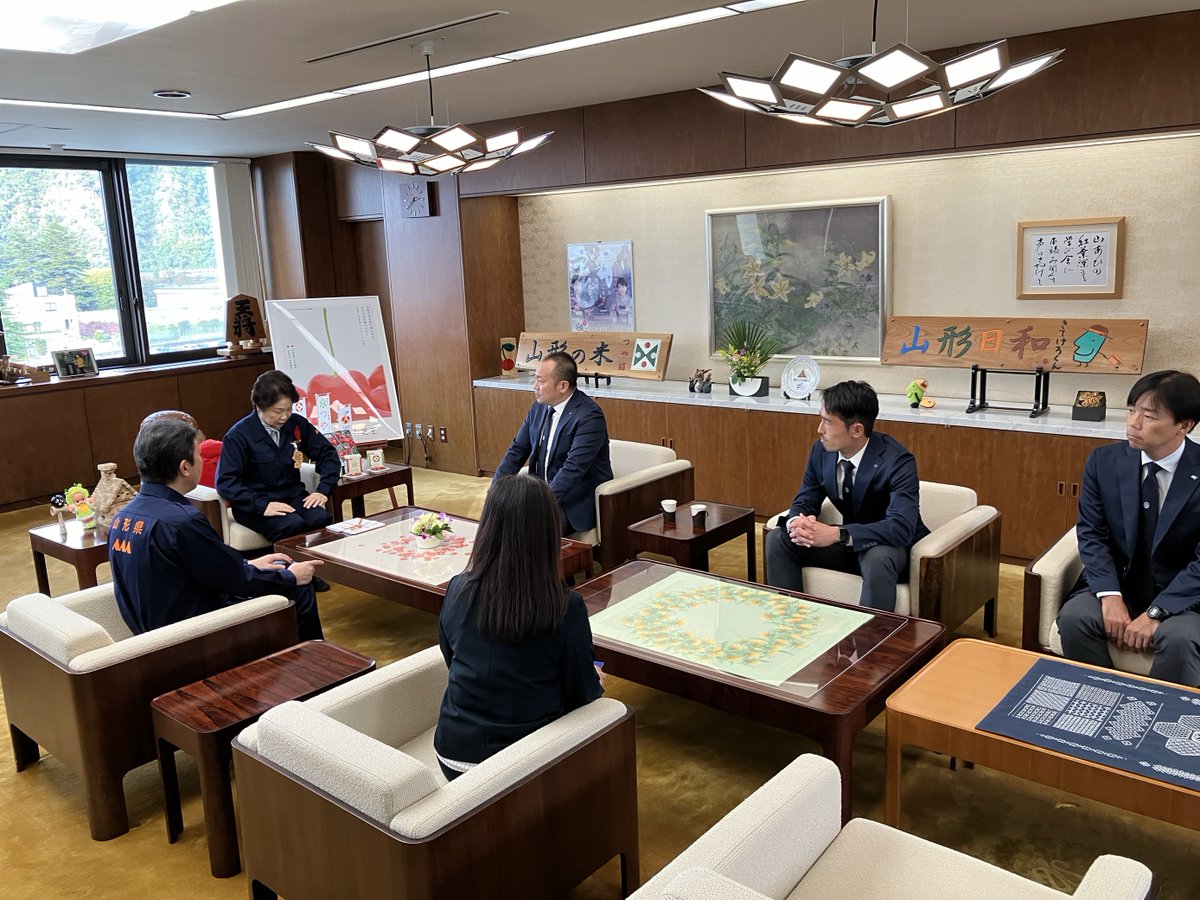 monte_prstaff's tweet photo. この度、令和6年7月山形県大雨災害で被災された皆さまや被災地の復興を少しでも支援するため、選手会が考え、実施したチャリティーオークションの売上から諸経費を除いた全額にホームゲーム時に来場の皆さまからいただいた募金を追加し、山形県へ贈呈いたしました。

選手会を代表して、選手会会長の #長谷川洸 選手が、山形県知事にお渡しさせていただきました。

皆さま、ご協力まことにありがとうございました。
今後もスポーツを通して、地域の復興に寄与してまいります。

#montedio