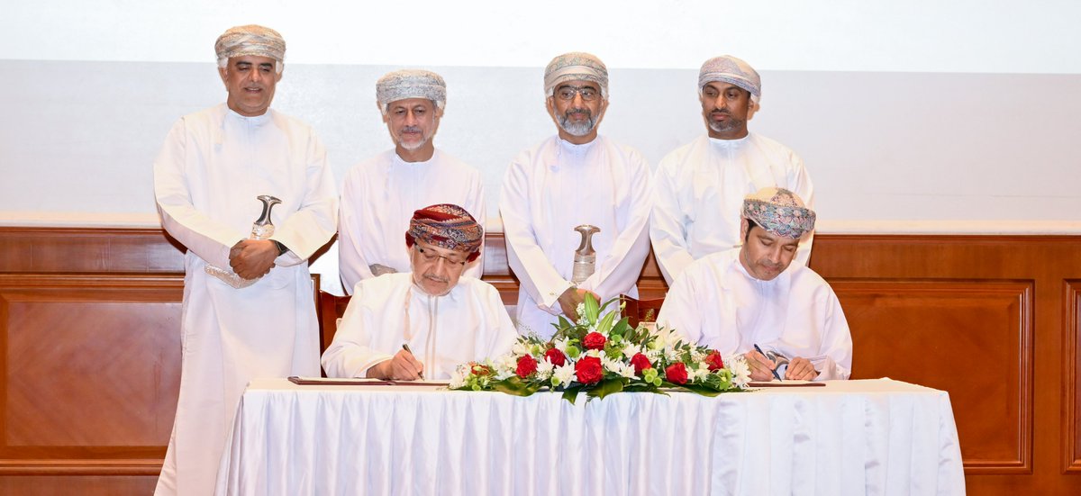 OmanNewsAgency's tweet photo. وزارة التراث والسياحة توقّع اتفاقيتي تمويل بقيمة 12 مليون ريال عُماني للمراحل الأولى من مشروع متحف التاريخ البحري بولاية #صور بمحافظة جنوب #الشرقية، وذلك مع شركتي العُمانية للغاز الطبيعي المسال والعُمانية الهندية للسماد التابعتين لجهاز الاستثمار العُماني. 

#العُمانية https://t.co/qvrEnwl8mL