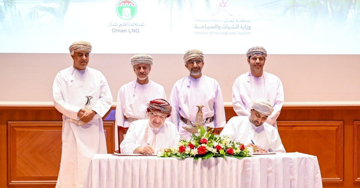 OmanNewsAgency's tweet photo. وزارة التراث والسياحة توقّع اتفاقيتي تمويل بقيمة 12 مليون ريال عُماني للمراحل الأولى من مشروع متحف التاريخ البحري بولاية #صور بمحافظة جنوب #الشرقية، وذلك مع شركتي العُمانية للغاز الطبيعي المسال والعُمانية الهندية للسماد التابعتين لجهاز الاستثمار العُماني. 

#العُمانية https://t.co/qvrEnwl8mL