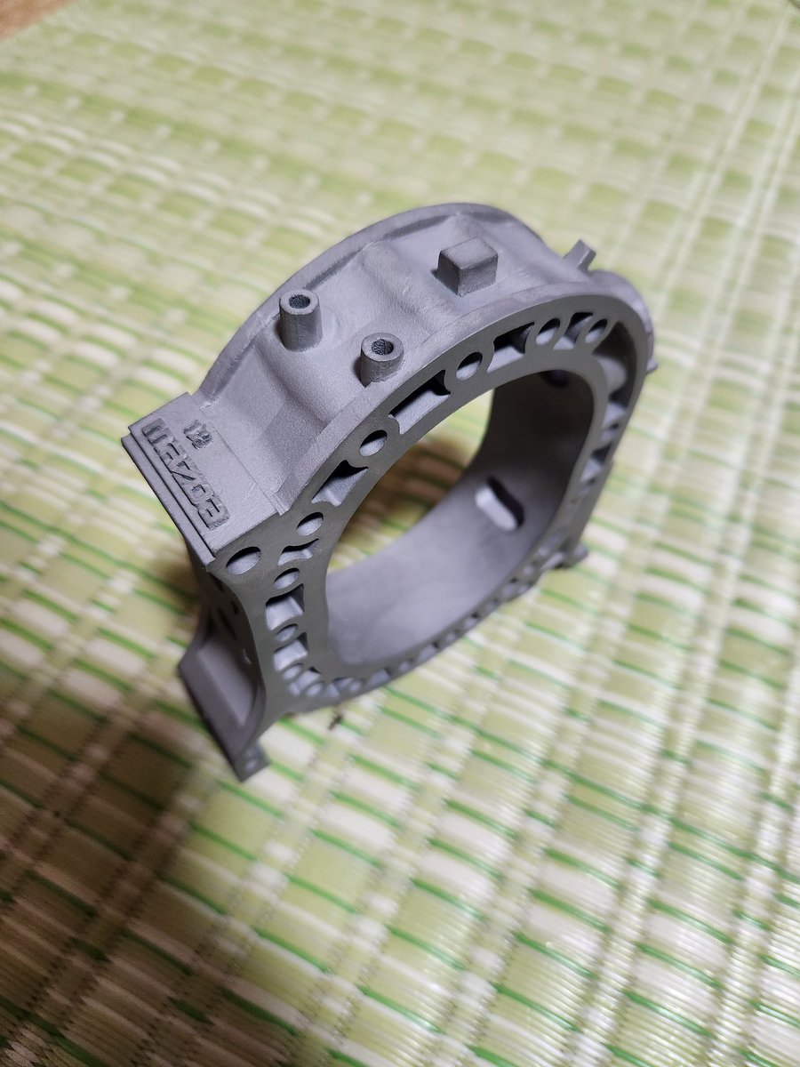 shin3D1's tweet photo. JLC3DPに頼んだロータリーエンジンの金属製(ステンレス)ハウジングが届いた！仕上がりに満足、うまくいきそう☺️ https://t.co/wzGDCnY9fy