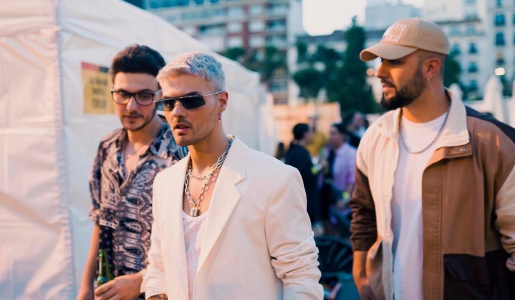 🎶 <a href="/LericaMusic/">L É R I C A</a> y <a href="/AbrahamMateo/">Abraham Mateo</a> anuncian colaboración con <a href="/ClaraSoccini/">CLARA</a> en ‘GOLFO X DESPECHO’

¿Listos para cantarle al despecho?

✍🏻 <a href="/BlkCt_Jnlst/">Daniel Caballero de Paz</a>

22minutoscon.com/2024/10/23/gol…