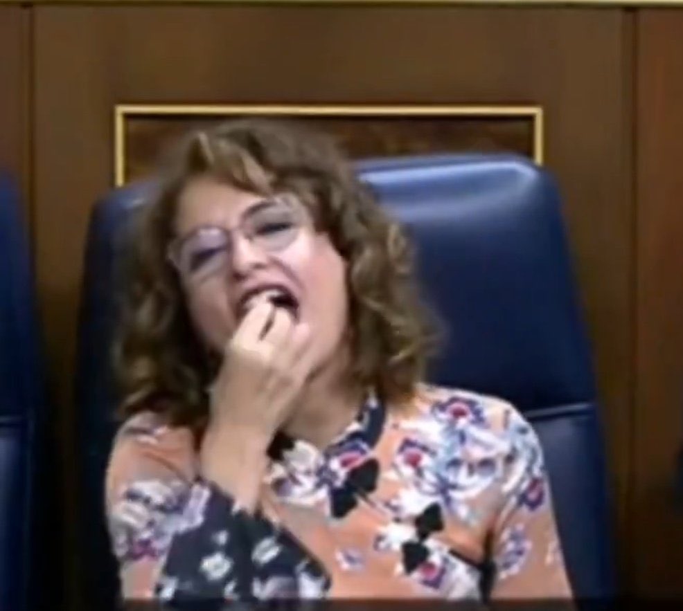 harryelsocio's tweet photo. Tosca, grosera, vulgar, 
Rústica, zafia, paleta, 
Ordinaria, analfabeta 
Y gañana de hocicar.
Pájara de mal agüero
Pongamos primo que hablo 
De Chabacana Montero. https://t.co/49GfI74Zbh