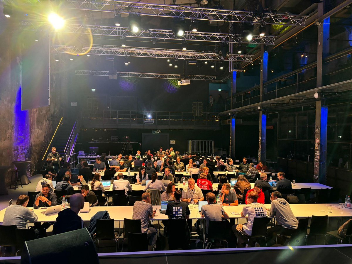 adaptTo() powered by diva-e tweet media