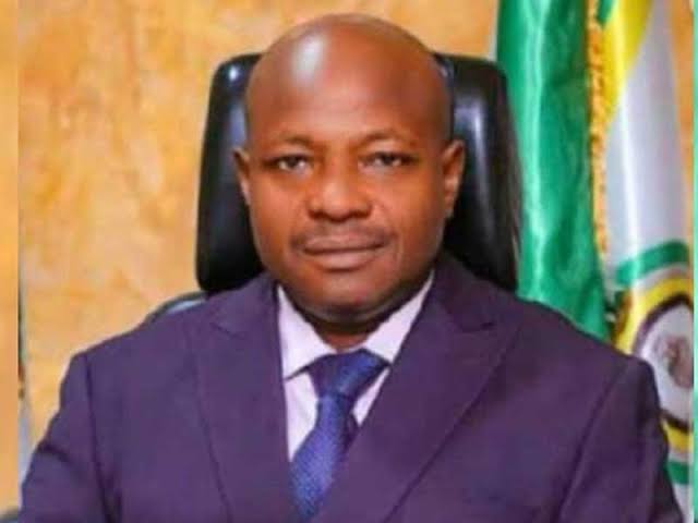 EmekaGift100's tweet photo. The New DSS boss would be trying everything possible to breakdown Mazi Nnamdi Kanu the same way he broke Ralf Uwazurike and MASSOB.  Many of us are not aware that the current DSS boss was instrumental in rendering Chief Ralf Uwazurike and MASSOB impotent/ineffective in Biafra struggle. The main reason they brought him back is to replicate what he did in MASSOB on IPOB and Mazi Nnamdi Kanu. 

The Biafran people should rise up and strategically map out modalities that will frustrate and render impotent the latest plans of DSS.

More details coming