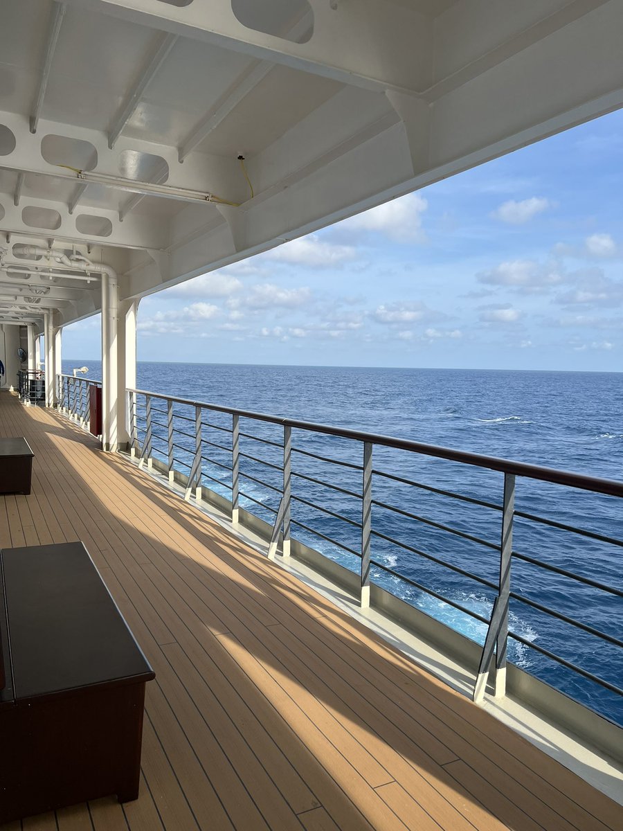 alk_info's tweet image. Autour du bateau. Pont 3. Balade.

Around the ship. Deck 3. Walkies.

#keepfit #cruise #warm #Australia #cruise