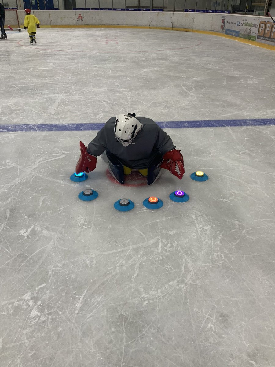 8ure6's tweet image. 🔥 With BlazePod, we&apos;re leveling up our training! Neuro-visual training = max speed, reaction, and focus. 🚀 Join #LevelUp ! #BlazePod #NeuroVisualTraining #Hockey #ProfessionalApproach