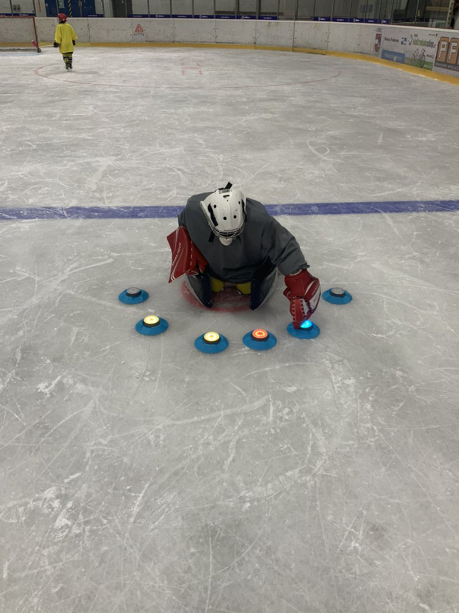8ure6's tweet image. 🔥 With BlazePod, we&apos;re leveling up our training! Neuro-visual training = max speed, reaction, and focus. 🚀 Join #LevelUp ! #BlazePod #NeuroVisualTraining #Hockey #ProfessionalApproach