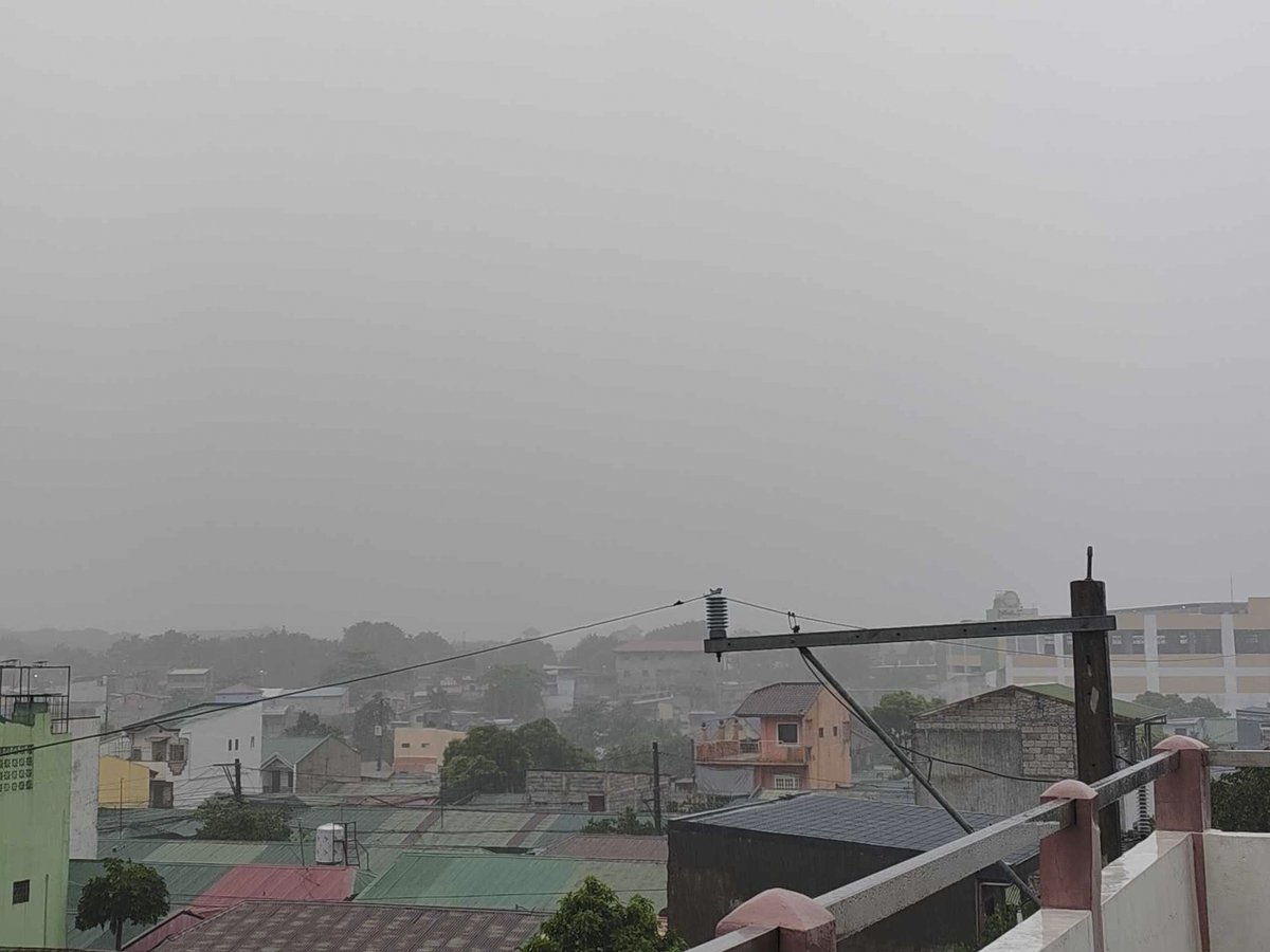heraldofilipino's tweet photo. #KristinePH: As of today, October 24, heavy rainfall from Typhoon Kristine has significantly impacted several areas in Cavite, which is currently under Tropical Cyclone Wind Signal No. 2. https://t.co/VQdhWRjW8B