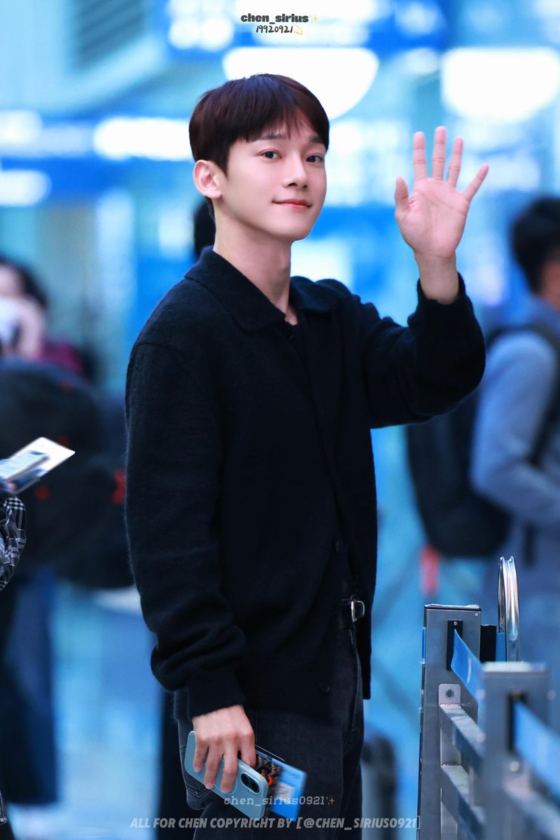 chen_sirius0921's tweet photo. 241024 CHEN 인천 출국✈️

😘

 #첸 #CHEN #DOOR
#Love_you #Beyond
#KIMJONGDAE #JONGDAE 
 #김종대 #종대 #종대야사랑해

@CHEN_INB100 https://t.co/tssb0aXmy7