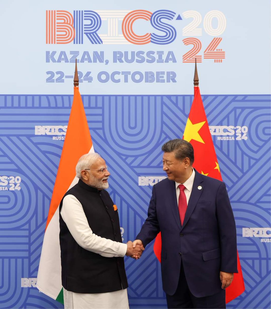 AtulTiwariHyv's tweet image. Prime Minister @narendramodi met President Xi Jinping on the sidelines of the Kazan #BRICSSummit. 

Glimpses from the meeting!

#PMModiInRussia #PMModiAtBRICS #PMModiRussiaVisit #BRICS 

PMO India Ministry of External Affairs, Government of India  Ashwini Vaishnaw  Dr.L.Murugan