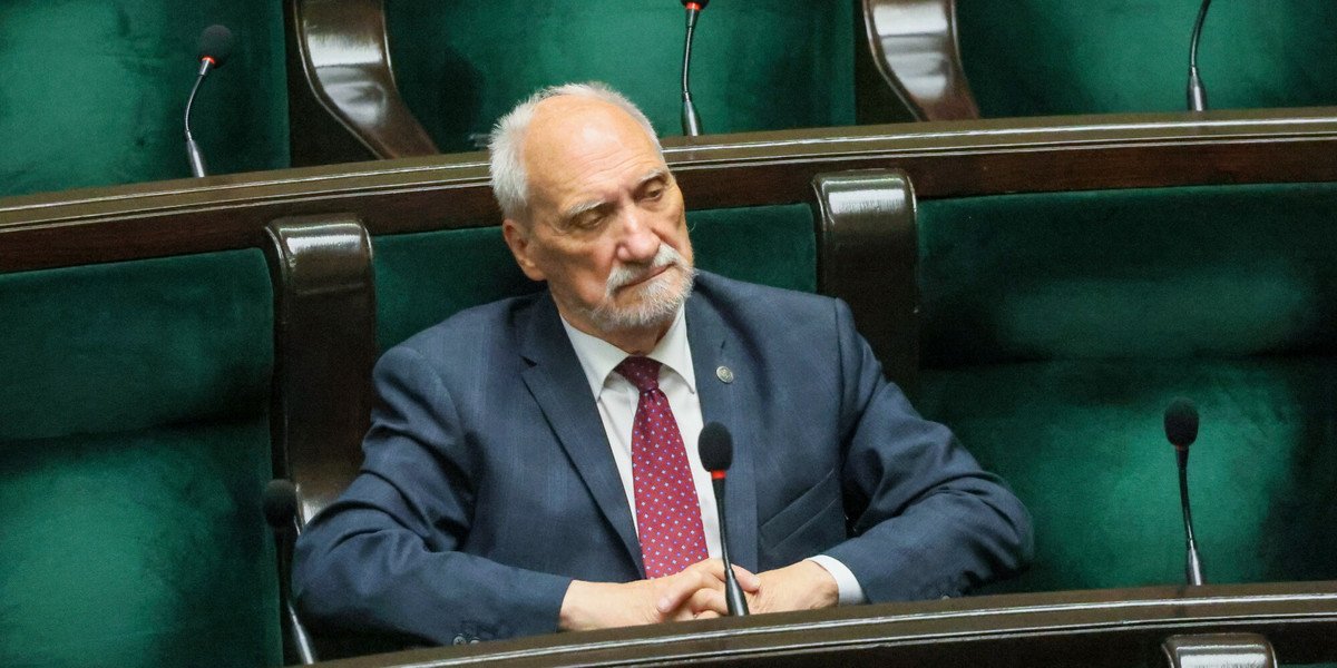 GrzecznyM's tweet photo. @GiertychRoman #AgentZ https://t.co/Fsc9Qo8sDX