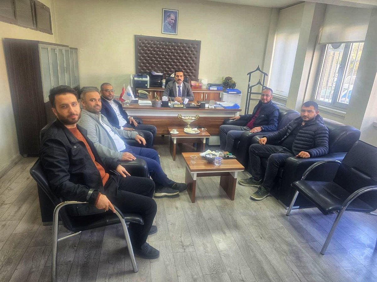 Mimar ve Mühendisler olarak bugün ŞUSKİ Genel Müdürlüğü Yatırım ve İnşaat Daire Başkanı sayın Mustafa Yetim'i ziyaret ettik. 

Şehrimizde devam eden yatırımlar hakkında fikir alışverişinde bulunduk. 

- Selden dolayı kapanan kavşakların kalıcı çözümleri 
- Kırsaldaki yatırımları