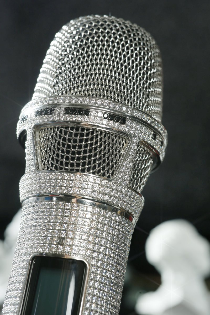 Rikimeow_mic's tweet photo. 🍓𝑯𝒂𝒏𝒅𝒉𝒆𝒍𝒅 𝑴𝒊𝒄𝒓𝒐𝒑𝒉𝒐𝒏𝒆 𝑼𝒑𝒅𝒂𝒕𝒆🍓
🐱A Closer Look at the Handheld Microphone

We are delighted to share that Ricky has received the handheld microphone, and it has quickly become his favorite!

#리키 #RICKY #沈泉锐 #リッキー #ZB1 #ZEROBASEONE https://t.co/IoXheM8ykp