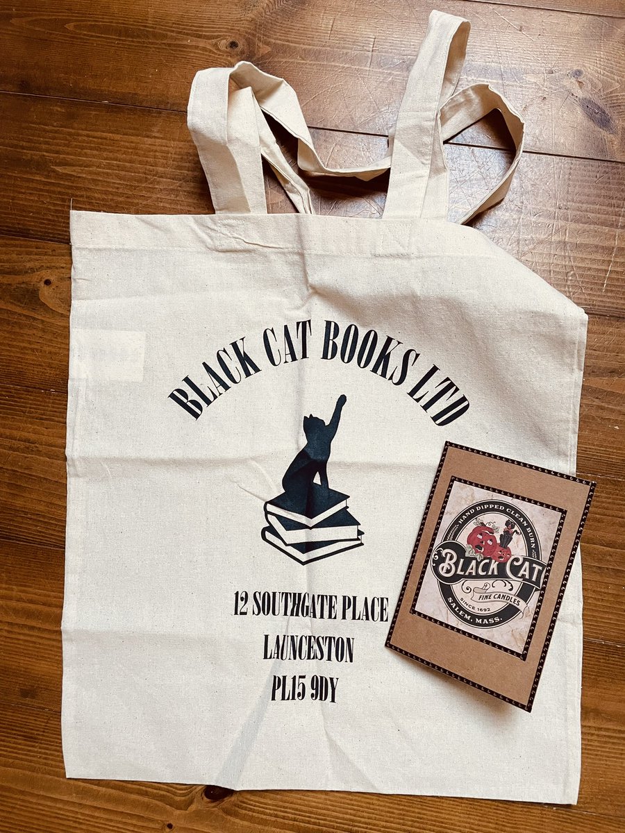 CatWalkerAuthor's tweet image. Look at this beautiful book bag I just received from Black Cat Books - my all-time favourite bookshop!! 📚📕📖  Not only do they stock #TheScoop but also lots of lovely craft pieces and secondhand books.

#booksbooksbooks #indiebookstore #supportlocalbusiness #supportbookstores