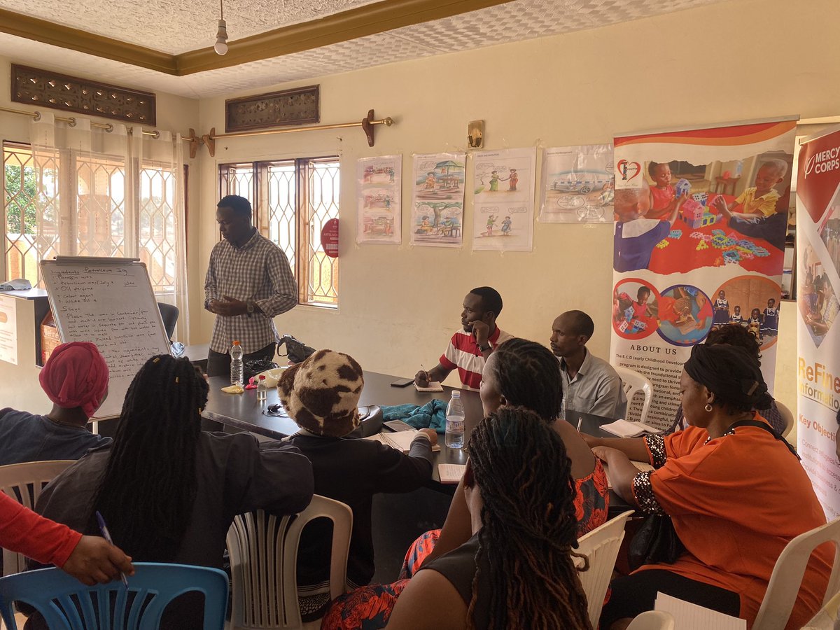 OYOH_IN's tweet photo. 🌿💪 Exciting day at OYOH_IN as our VSLAs are learning how to make petroleum jelly, an incoming generating skill for self-reliance and entrepreneurship. Empowering our community through hands-on training! ✨

#OYOHWomenEmpowerment #YouthEntrepreneurship #DIY https://t.co/We9dnohECD
