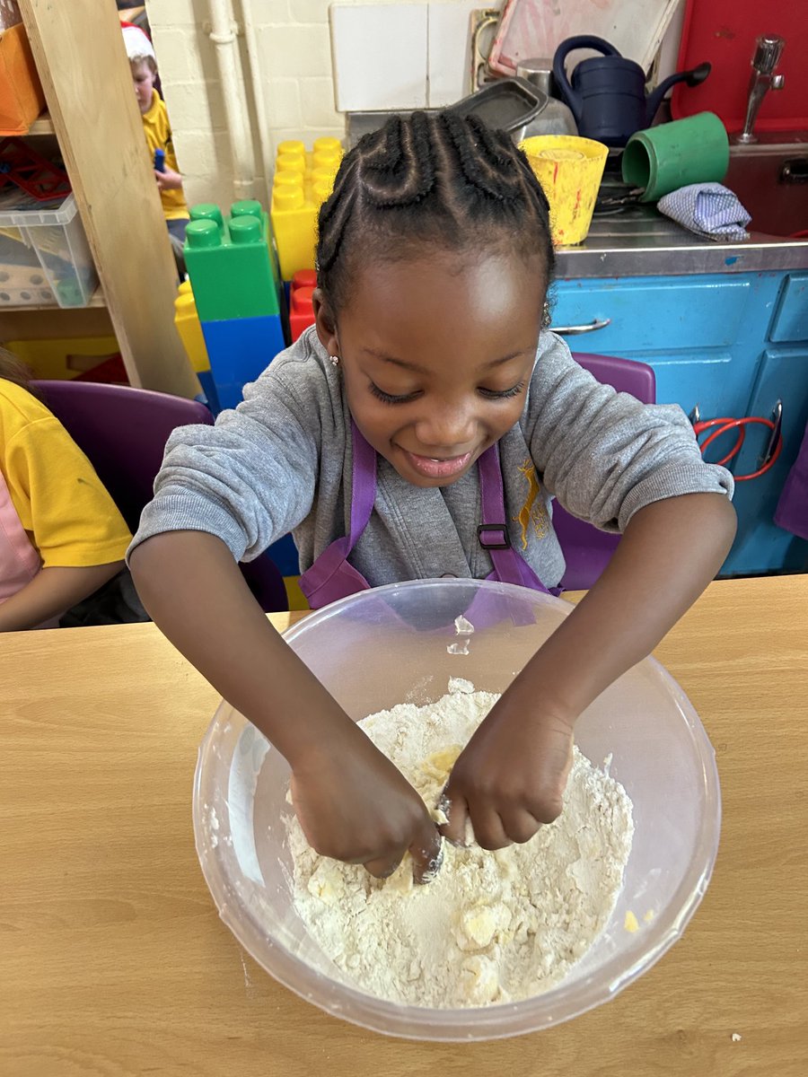 Lucy Coates tweet media