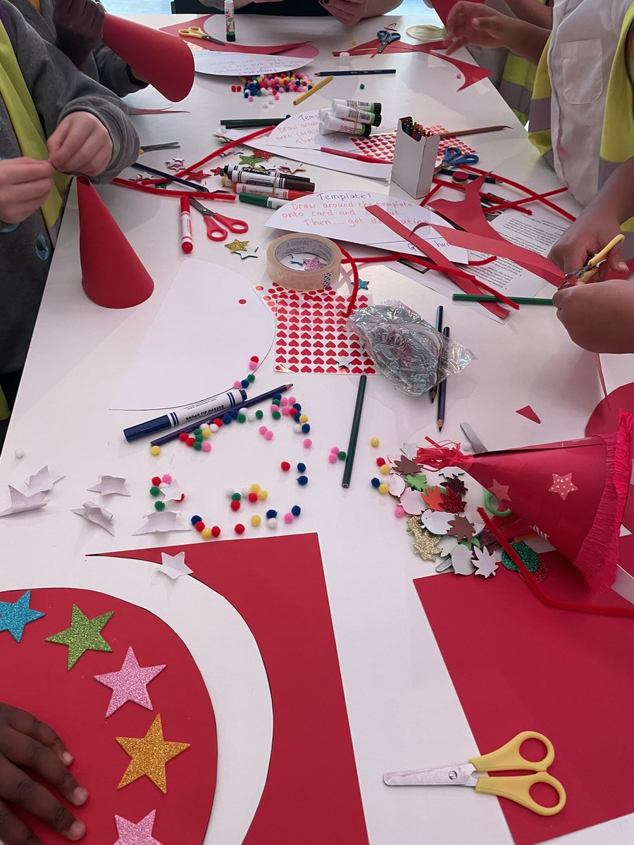 We are having the best fun making hats at the National Gallery before watching a performance of ‘That’s Not My Hat’! Fabulous time! <a href="/ReayPrimary/">Reay Primary School</a> <a href="/ReayMrs/">Mrs D-J Reay</a>