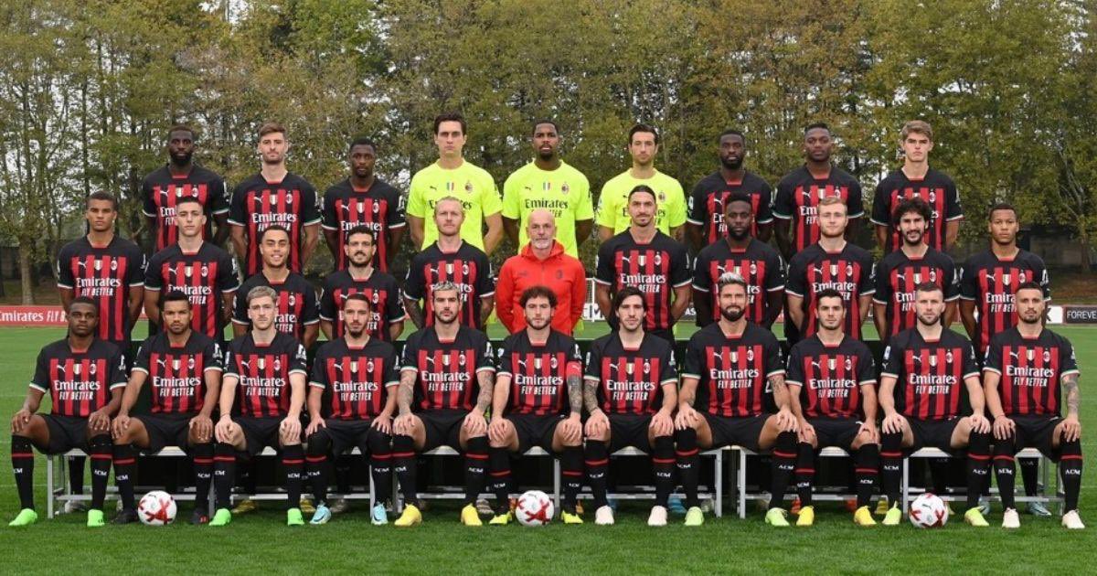 MilanPress_it's tweet photo. ππ‘π‘π’ πππ₯π’ β¬
οΈ ππ‘π‘π’ πππ₯π’
Tanti cambi tra panchina e campo: le ultime 6 foto di squadra del Milan π΄β«οΈ
Solo 5οΈβ£ giocatori sono presenti in tutte le foto: riesci a trovarliβ
πΈ @acmilan
#milan #teampicture #milanpress https://t.co/wVGFzmdcgi