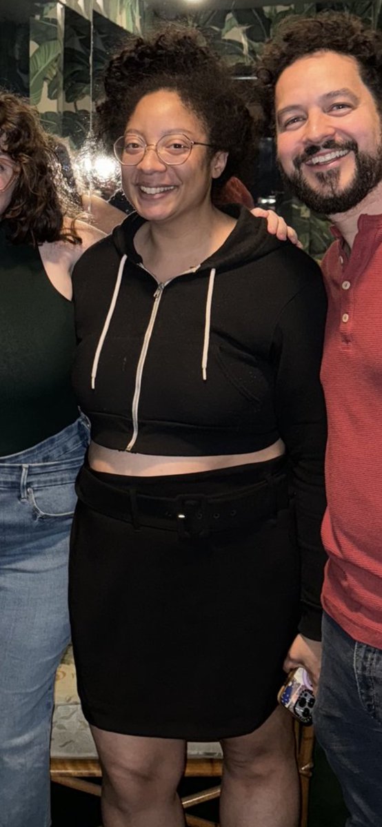 dumbdotcomm's tweet photo. i hate this bc even if u dont like the dress u could just say “i dont like the dress” but to put the label of ugliness there on a vid supposed to make all feel beautiful is saur weird i hate “comedians” so bad😭

mind u this is ur fashion sense! https://t.co/izwPXjn7Sa