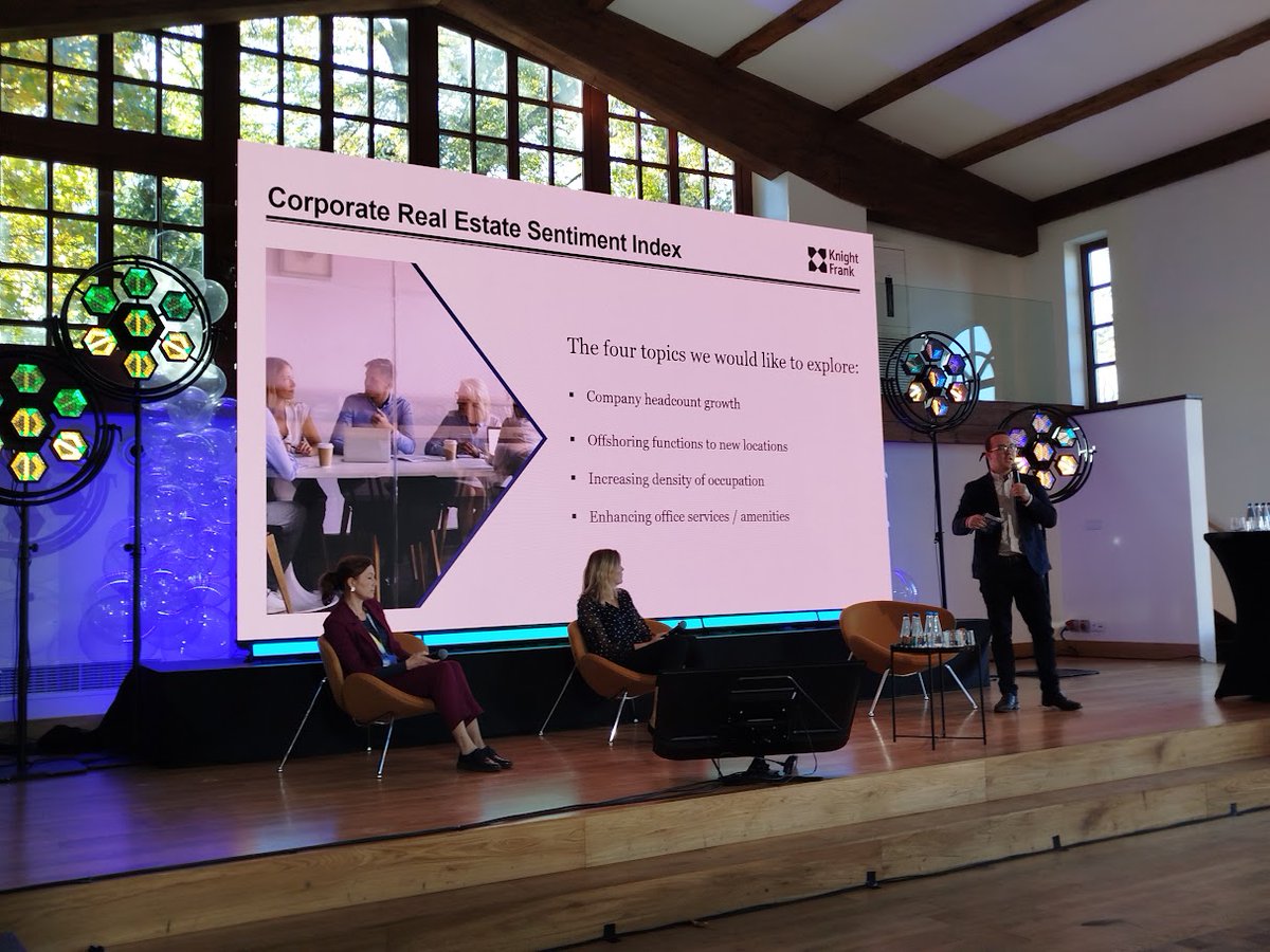 ASPIREPoland's tweet photo. On the World Stage at the ASPIRE Leaders' Summit Alex Spratt of Knight Frank presents the sentiment in companies:
* Company Headcount Growth
* Offshoring functions to new locations
* Increasing density of occupation
* Enhancing office services / amenities 
#aspiresummit https://t.co/DVWgu3if6X