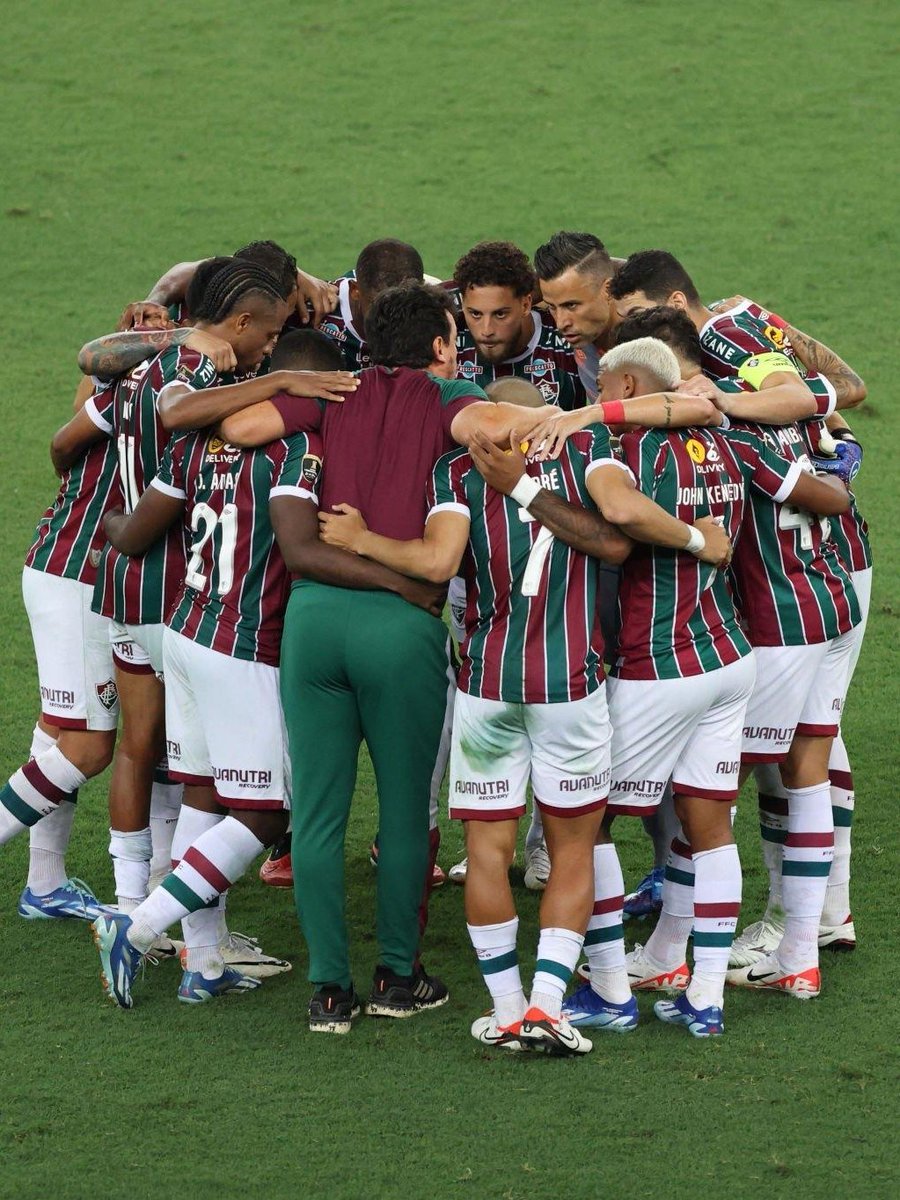 lacraiatricolor's tweet photo. Quase um ano depois e só agora que vi essa foto https://t.co/dUmxXcKuc6